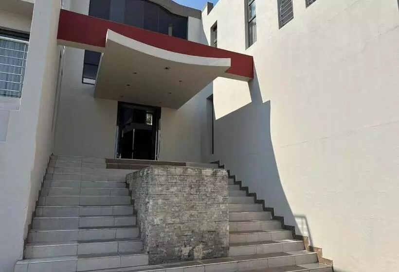 ペンション Platinum Guesthouse Waterkloof