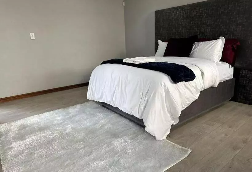 ペンション Platinum Guesthouse Waterkloof