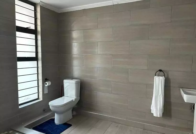 ペンション Platinum Guesthouse Waterkloof