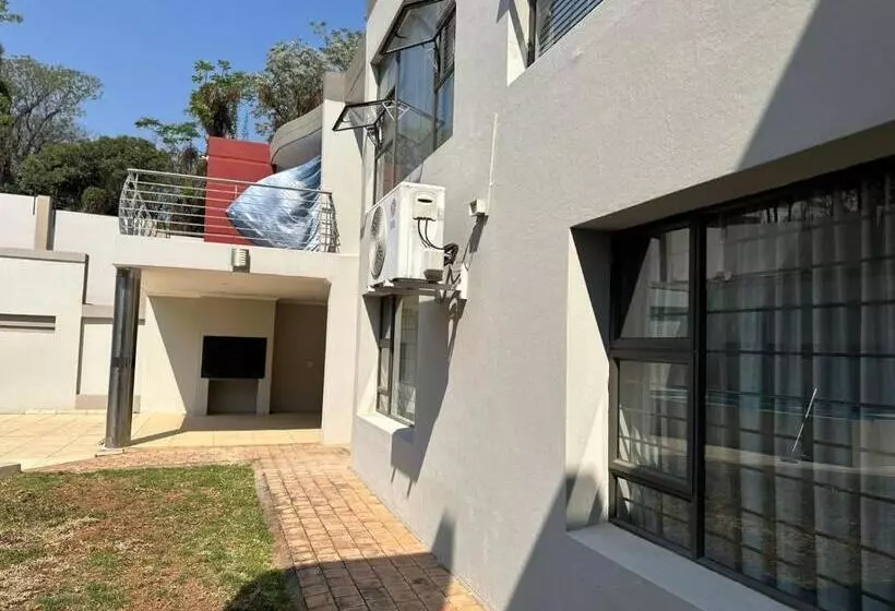 ペンション Platinum Guesthouse Waterkloof