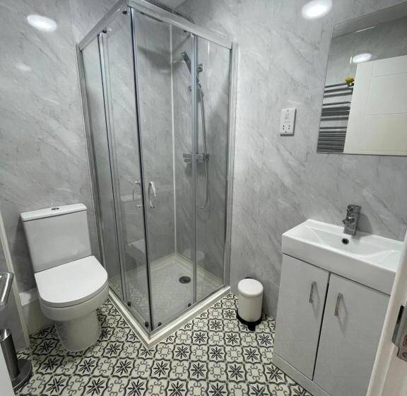 بنسيون Riverside Double Room Garden View E14