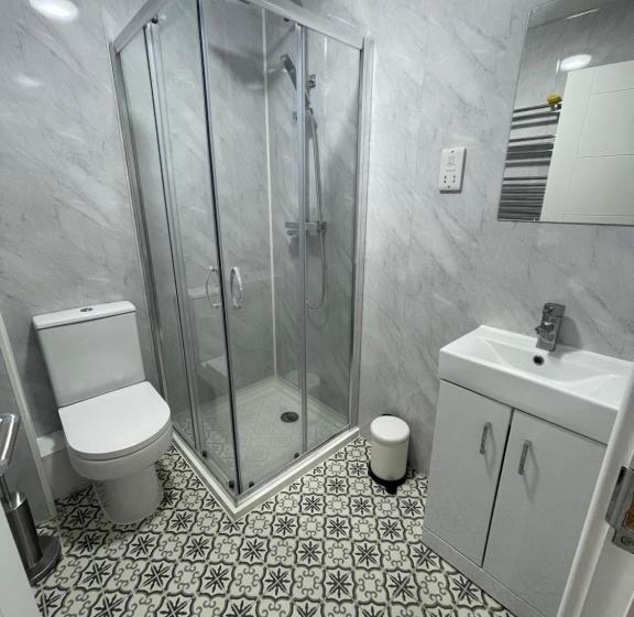 بنسيون Riverside Double Room Garden View E14