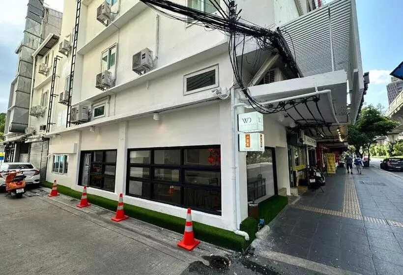هاستل The White Den Sukhumvit 44