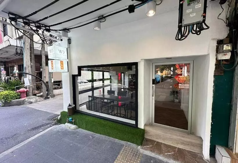 هاستل The White Den Sukhumvit 44