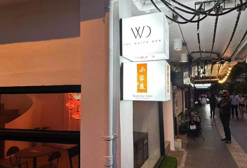 هاستل The White Den Sukhumvit 44