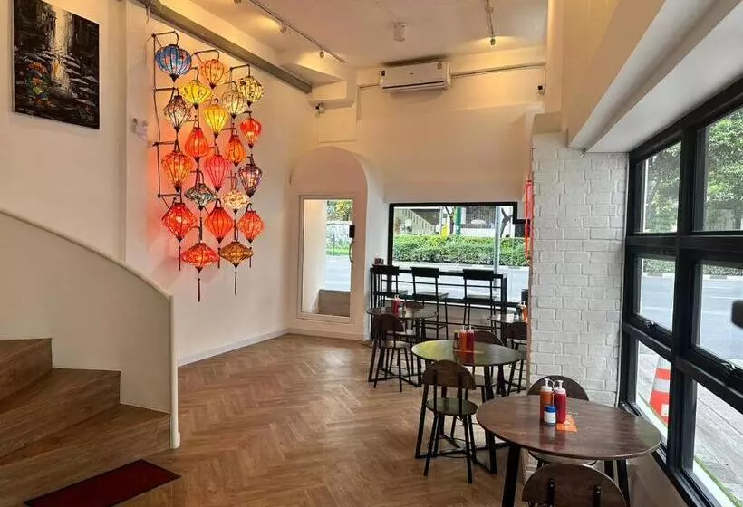 هاستل The White Den Sukhumvit 44