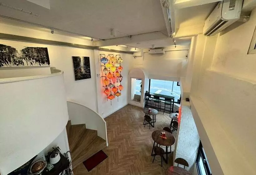 هاستل The White Den Sukhumvit 44