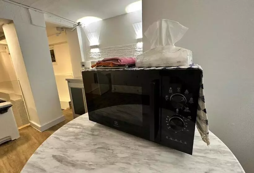 هاستل The White Den Sukhumvit 44