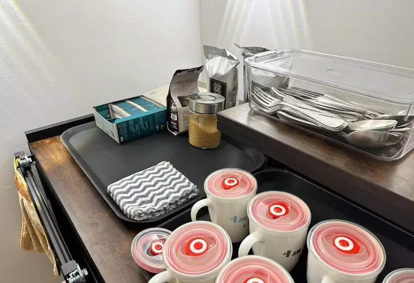 هاستل The White Den Sukhumvit 44