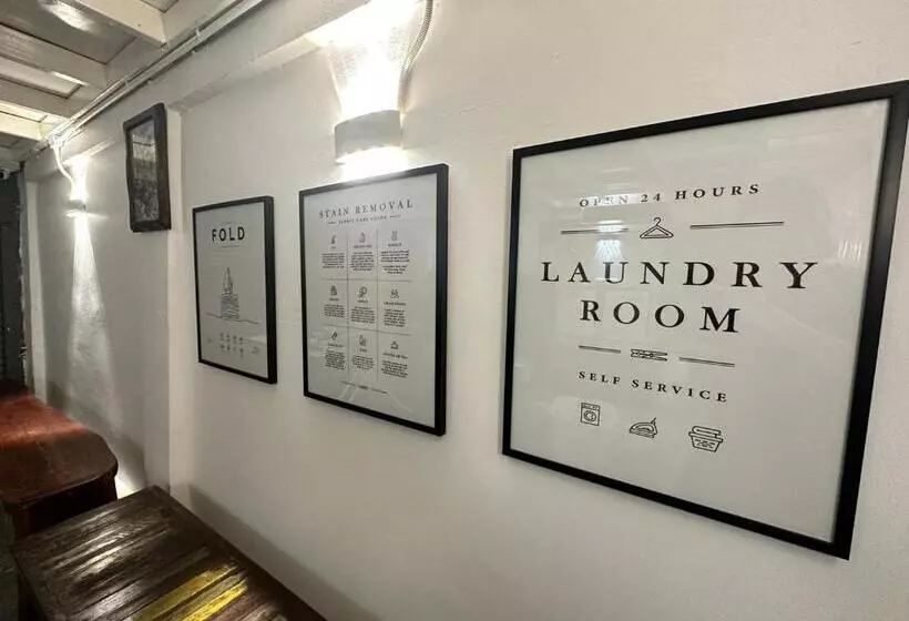 هاستل The White Den Sukhumvit 44