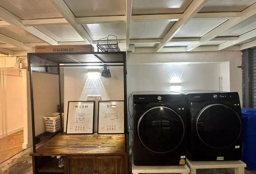 هاستل The White Den Sukhumvit 44