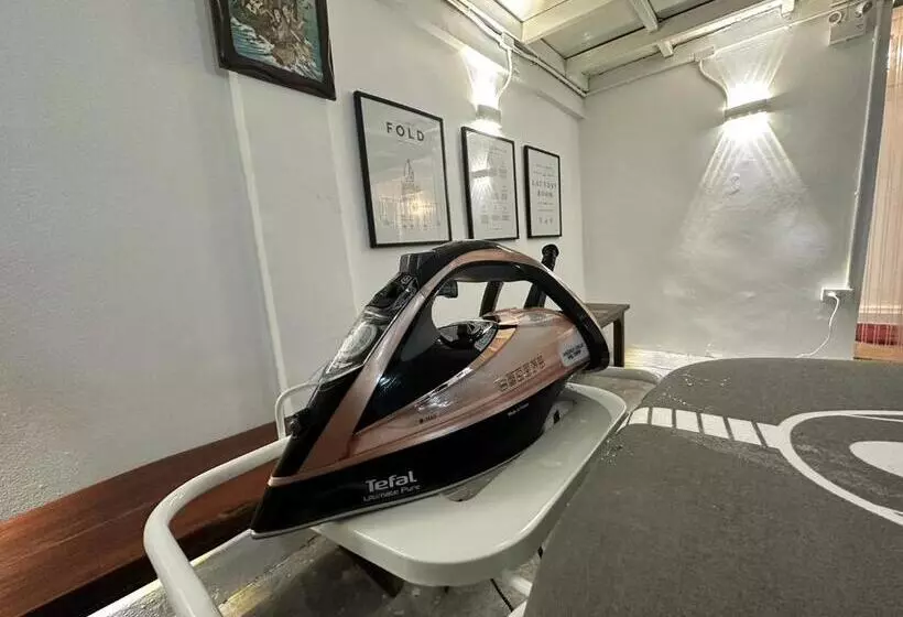 هاستل The White Den Sukhumvit 44