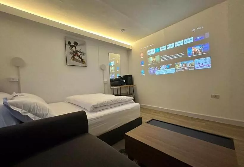 هاستل The White Den Sukhumvit 44