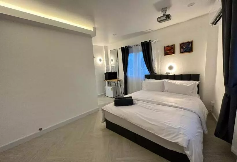 هاستل The White Den Sukhumvit 44