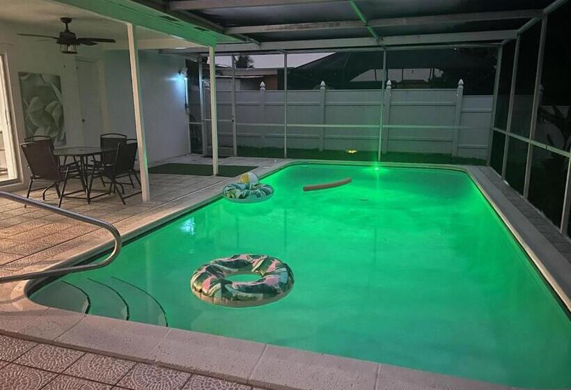 ベッドアンドブレックファースト Serenity Spot Cozy Home W Pool & Nature Views!