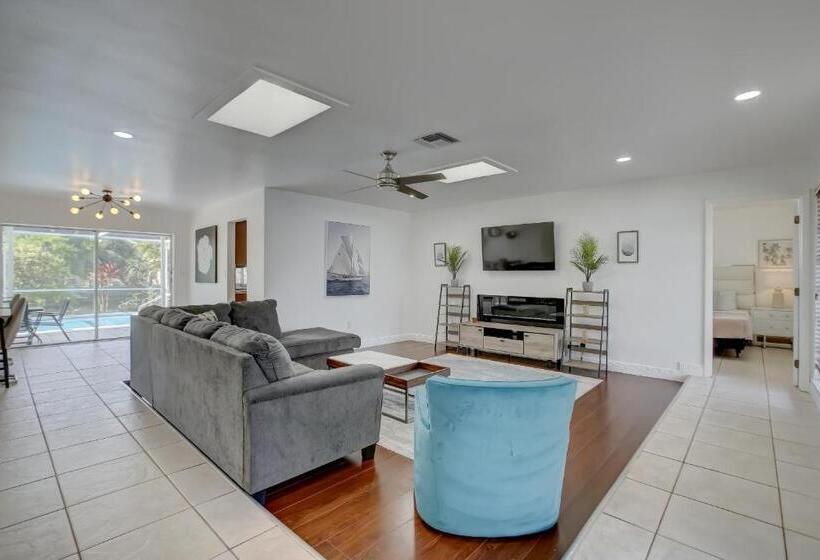 ベッドアンドブレックファースト Serenity Spot Cozy Home W Pool & Nature Views!