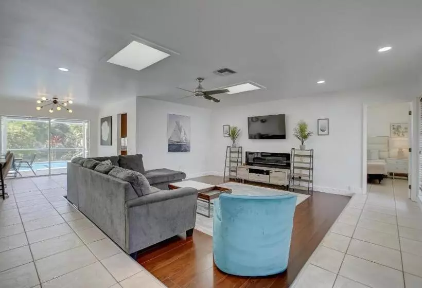 Aamiaismajoitus (B&B) Serenity Spot Cozy Home W Pool & Nature Views!