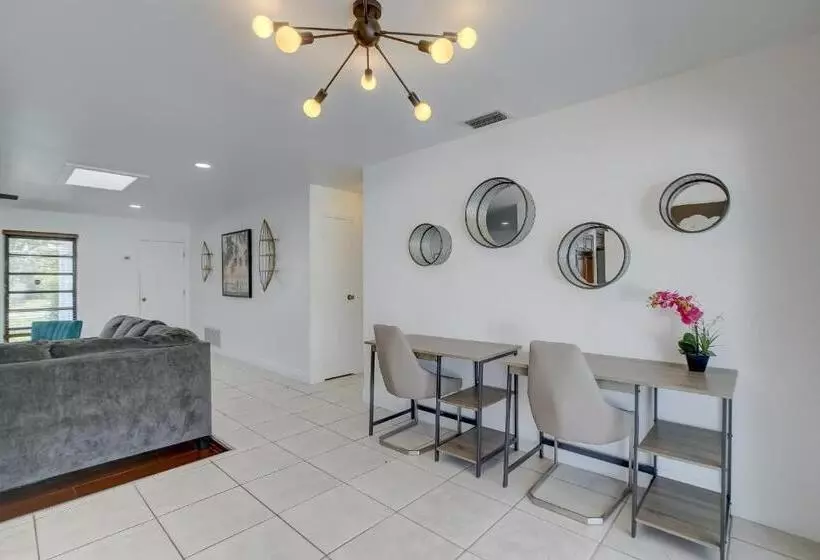 Aamiaismajoitus (B&B) Serenity Spot Cozy Home W Pool & Nature Views!