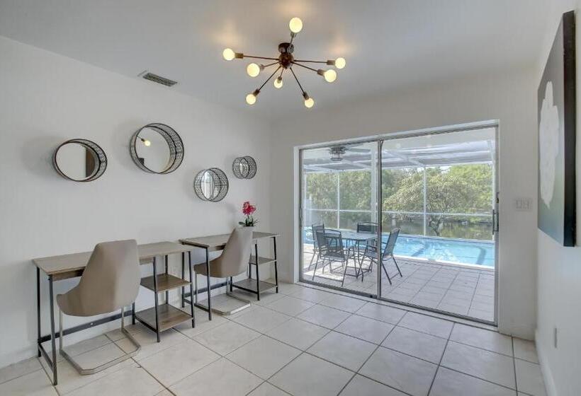 ベッドアンドブレックファースト Serenity Spot Cozy Home W Pool & Nature Views!