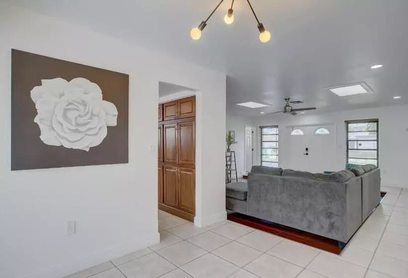 Aamiaismajoitus (B&B) Serenity Spot Cozy Home W Pool & Nature Views!