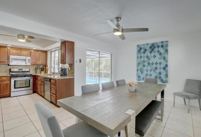 ベッドアンドブレックファースト Serenity Spot Cozy Home W Pool & Nature Views!