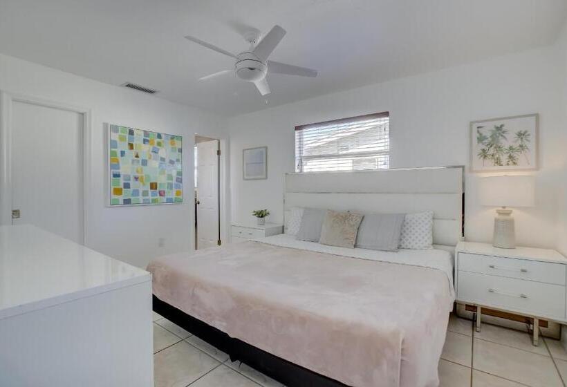 ベッドアンドブレックファースト Serenity Spot Cozy Home W Pool & Nature Views!