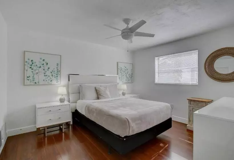 Aamiaismajoitus (B&B) Serenity Spot Cozy Home W Pool & Nature Views!