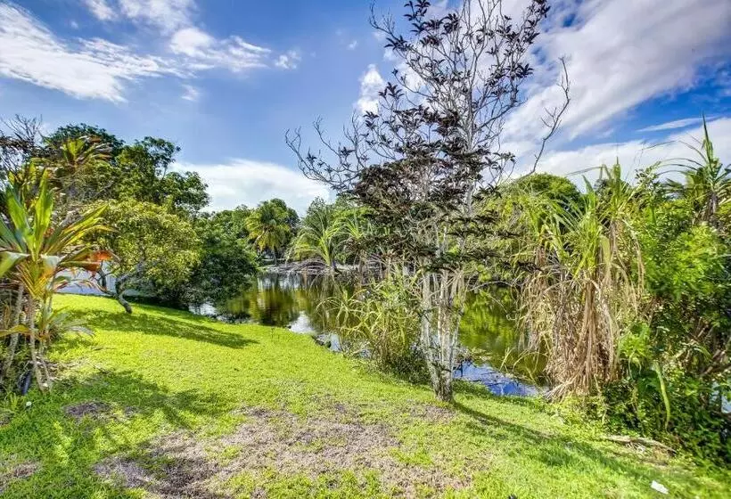 Aamiaismajoitus (B&B) Serenity Spot Cozy Home W Pool & Nature Views!