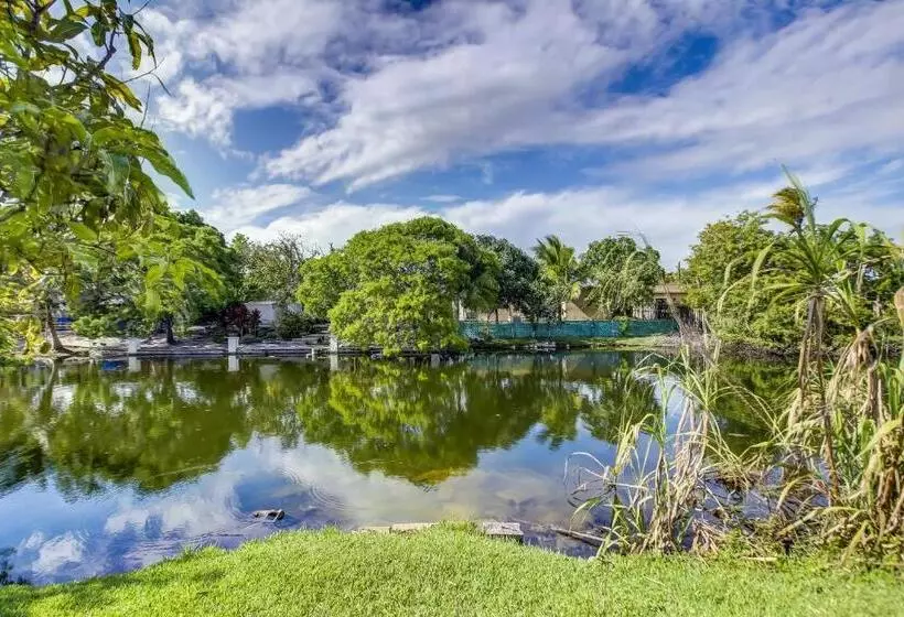 Aamiaismajoitus (B&B) Serenity Spot Cozy Home W Pool & Nature Views!