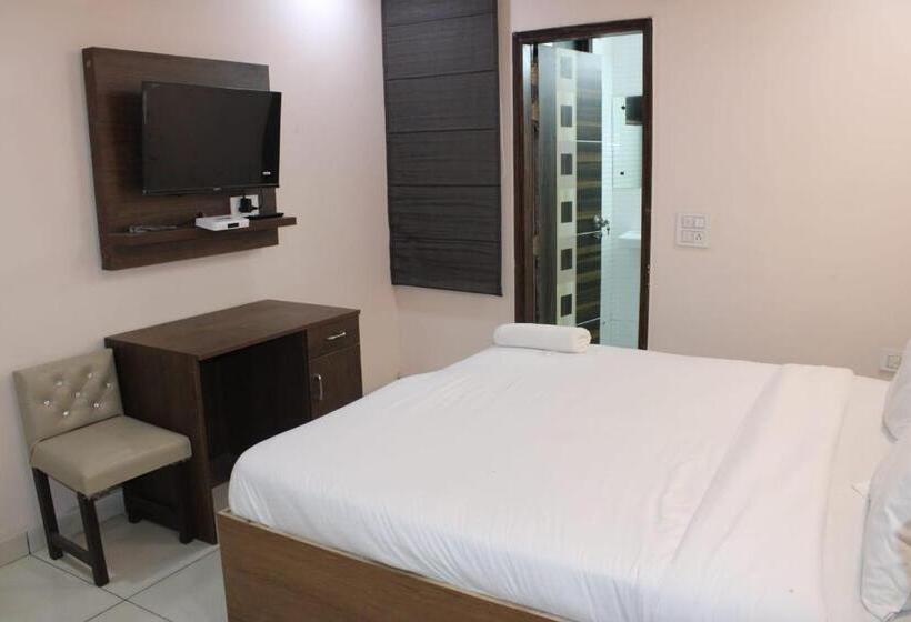 בית מלון כפרי Oyo Dream House