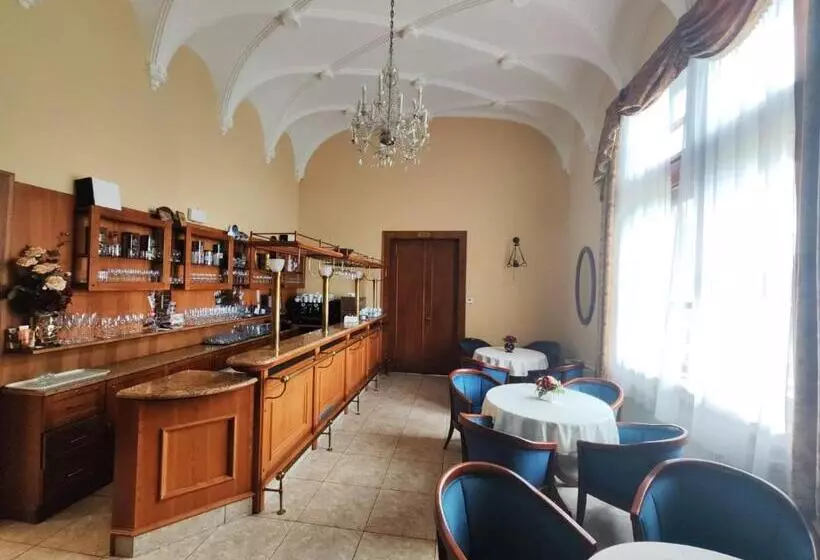 Hotelli Smolenický Zámok