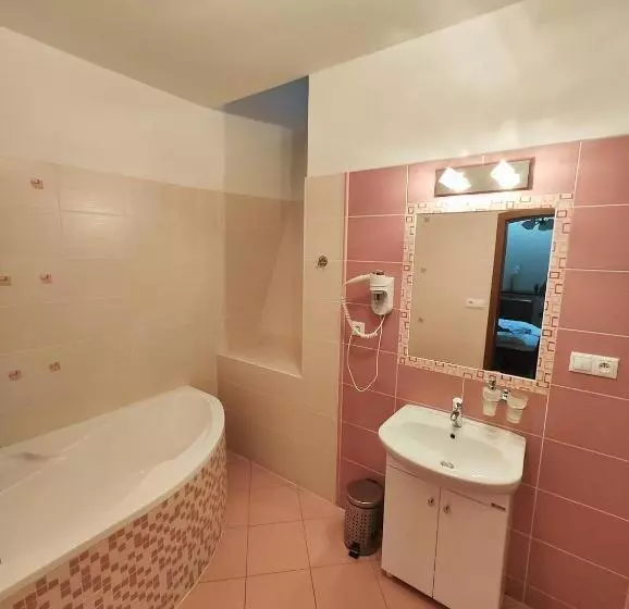 Hotelli Smolenický Zámok