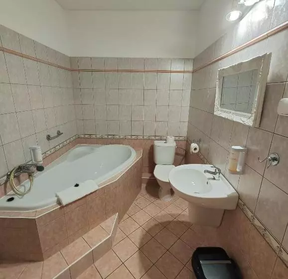 Hotelli Smolenický Zámok