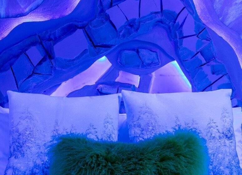 Отель The Cove At Salem