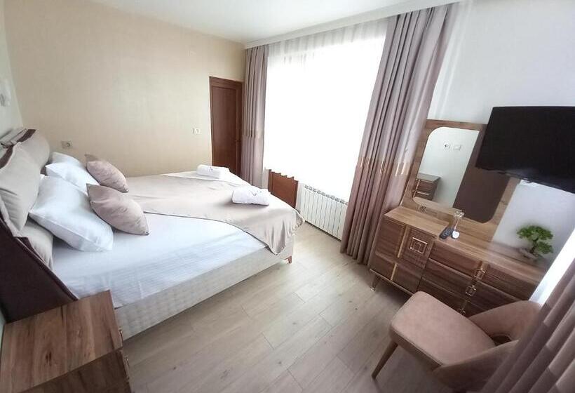 ペンション елеганс къща за гости