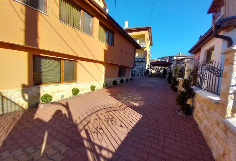 ペンション елеганс къща за гости