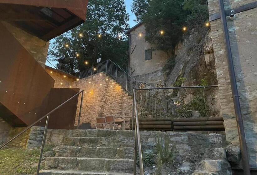 Pensjonat Borgo Dei Sassi Di Roccamalatina Room And Breakfast