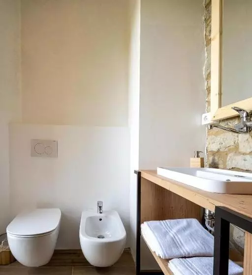 ペンション Borgo Dei Sassi Di Roccamalatina   Room And Breakfast