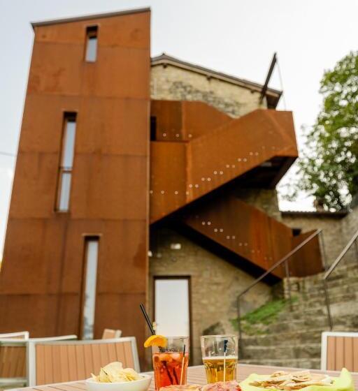 Pensjonat Borgo Dei Sassi Di Roccamalatina Room And Breakfast