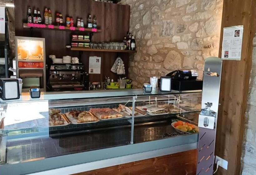 Pensjonat Borgo Dei Sassi Di Roccamalatina Room And Breakfast