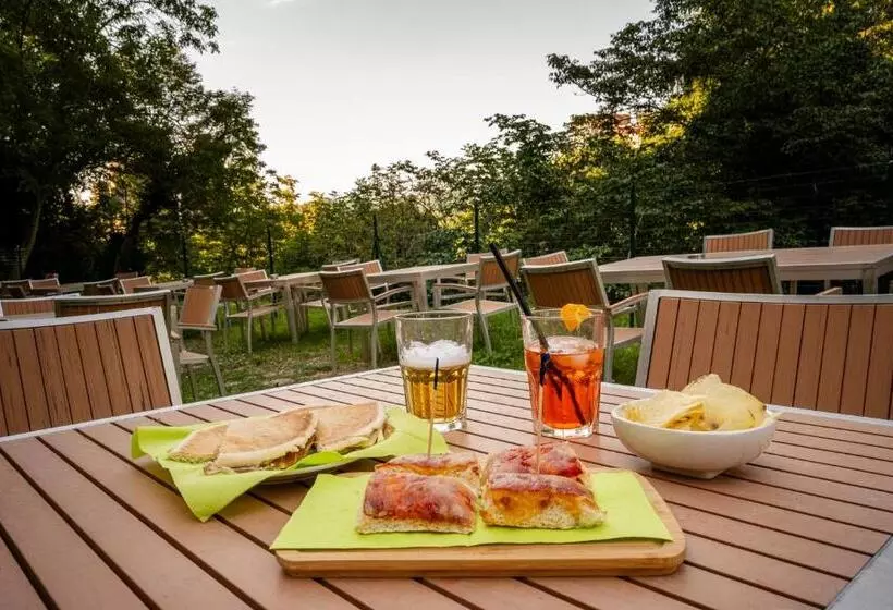 ペンション Borgo Dei Sassi Di Roccamalatina   Room And Breakfast