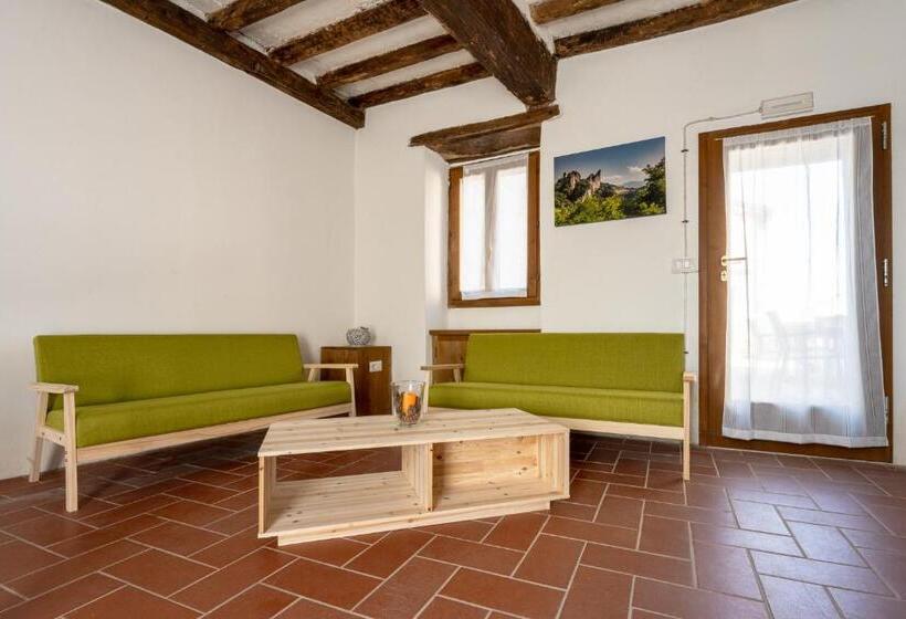 Pensjonat Borgo Dei Sassi Di Roccamalatina Room And Breakfast