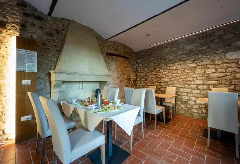 ペンション Borgo Dei Sassi Di Roccamalatina   Room And Breakfast