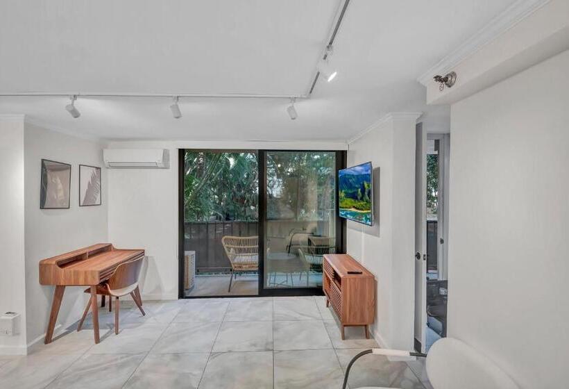 Spacious Design Studio 3 Mins From The Beach