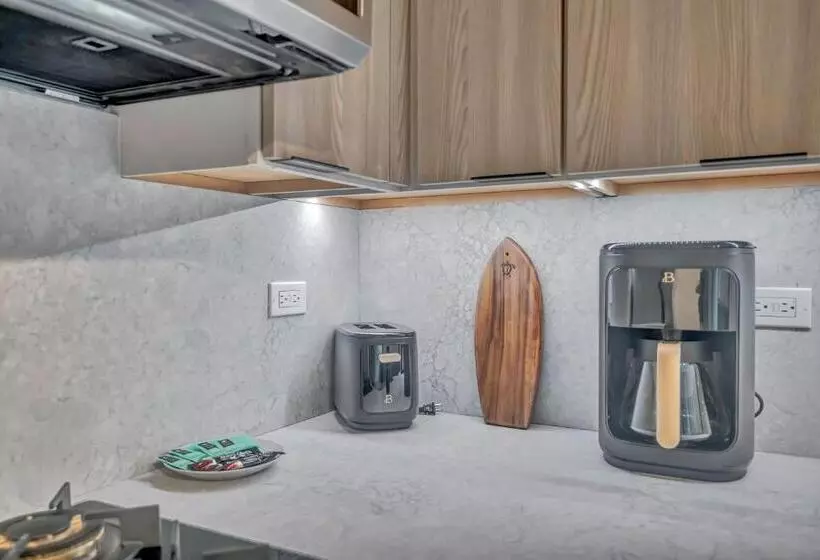 Spacious Design Studio 3 Mins From The Beach