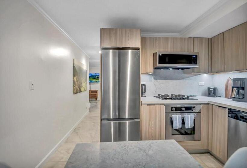 Spacious Design Studio 3 Mins From The Beach