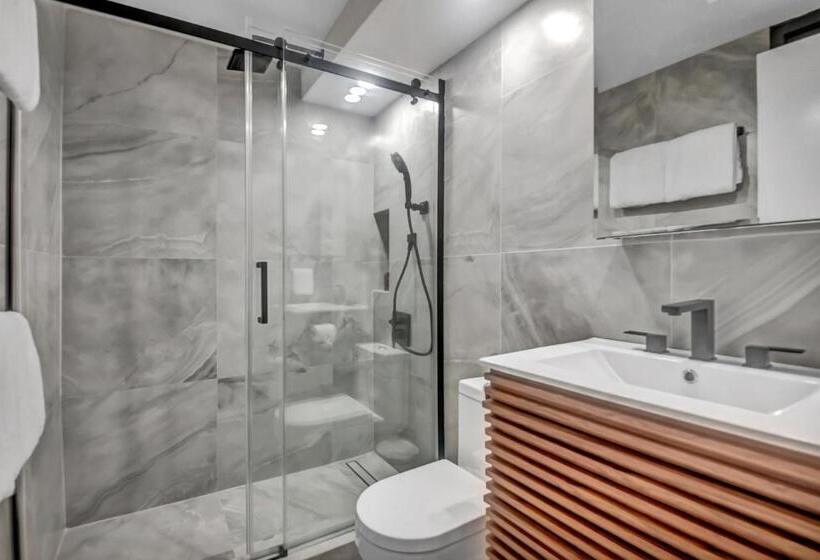 Spacious Design Studio 3 Mins From The Beach