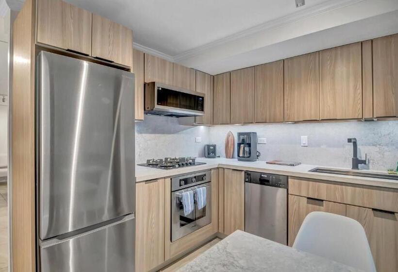 Spacious Design Studio 3 Mins From The Beach