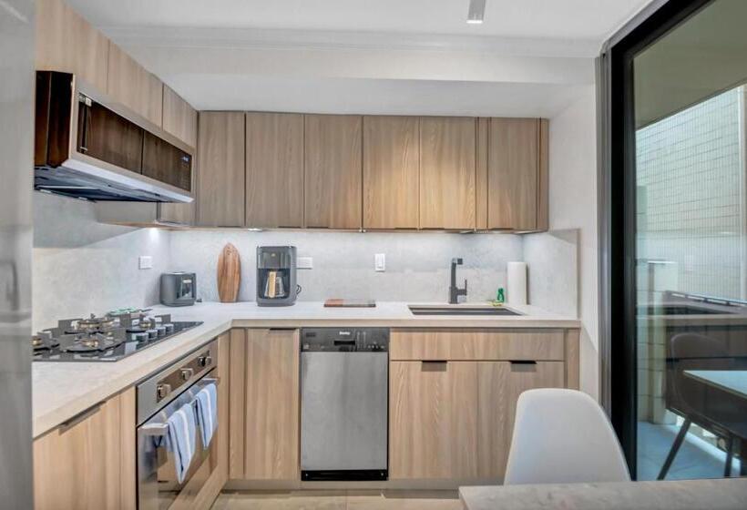 Spacious Design Studio 3 Mins From The Beach