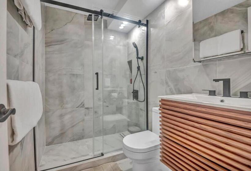 Spacious Design Studio 3 Mins From The Beach